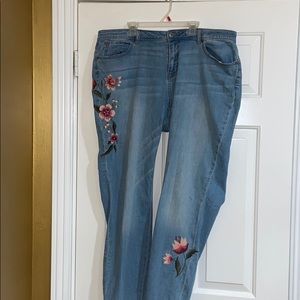 Size 14-16 W Caselon Jeans.  Roomy.